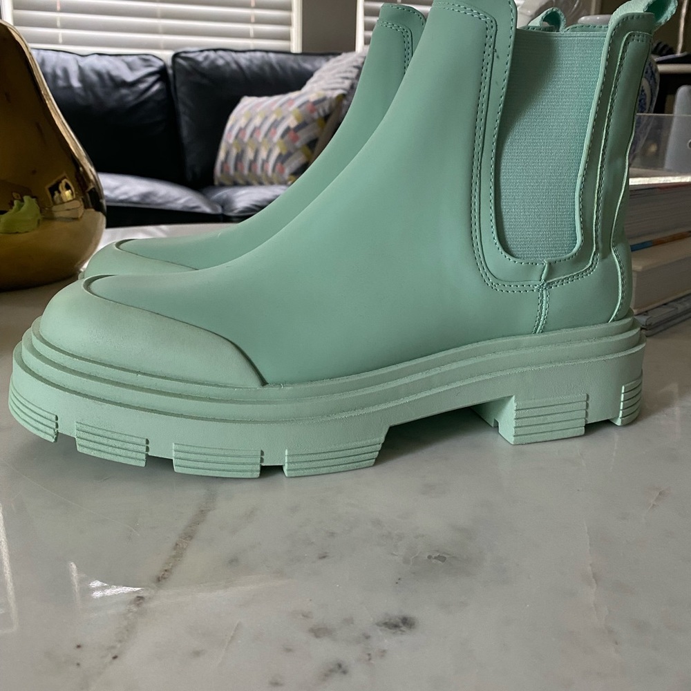 ✨NWT✨ Zara Rubberized Ankle Boot - Picture 6 of 7